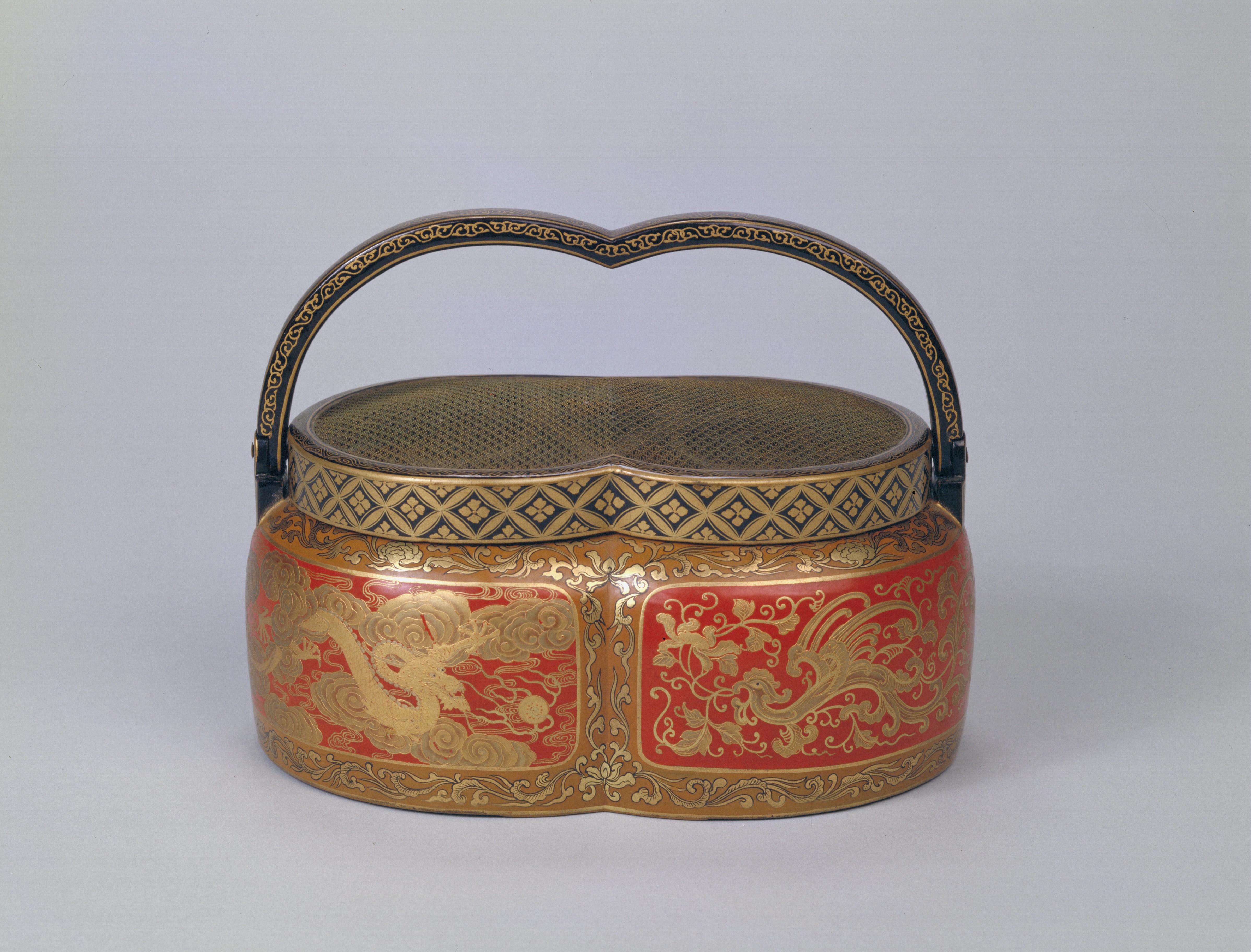 图片[1]-Handmade stove with dragon and phoenix patterns painted in red lacquer-China Archive